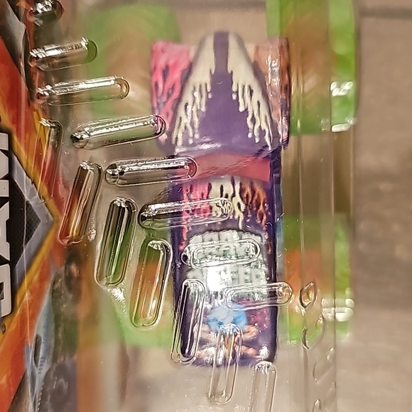 Monster Jam Grave Digger Street Treats - Picture 3 of 6